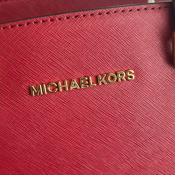 Michael Kors Classic Handbag in Red/Maroon (Like new) - Picture 2 of 9